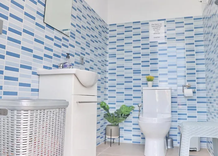 Alpesi faház Moderno Con Pisicina *